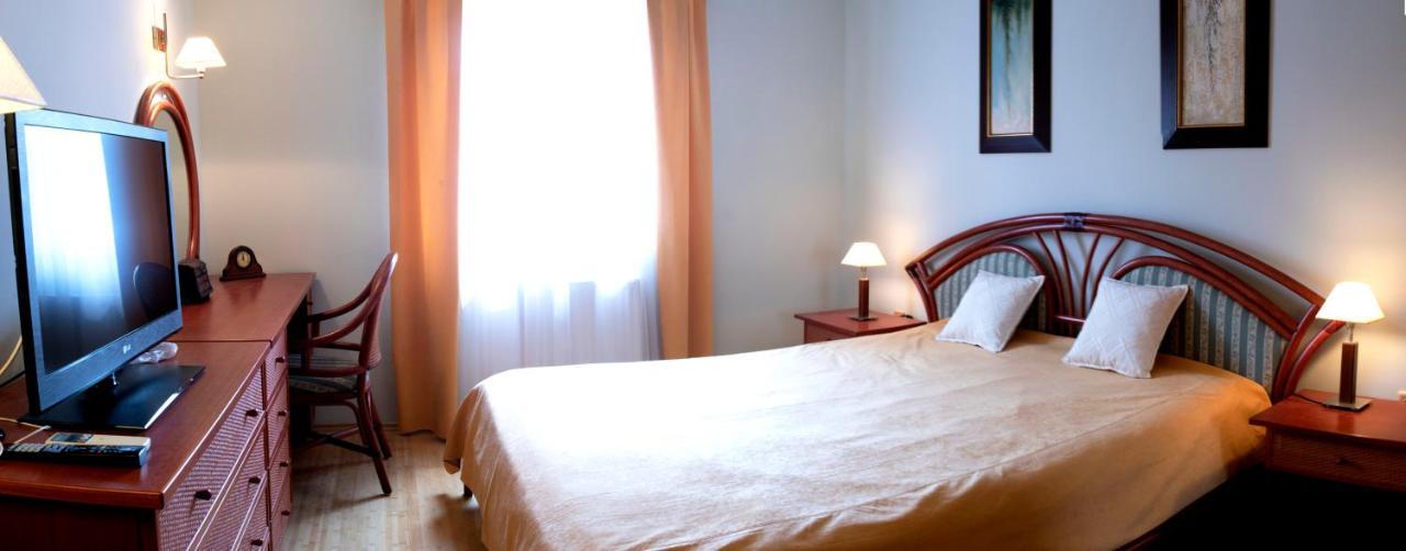 Bed and Breakfast Vila Albatros Ровинь Экстерьер фото