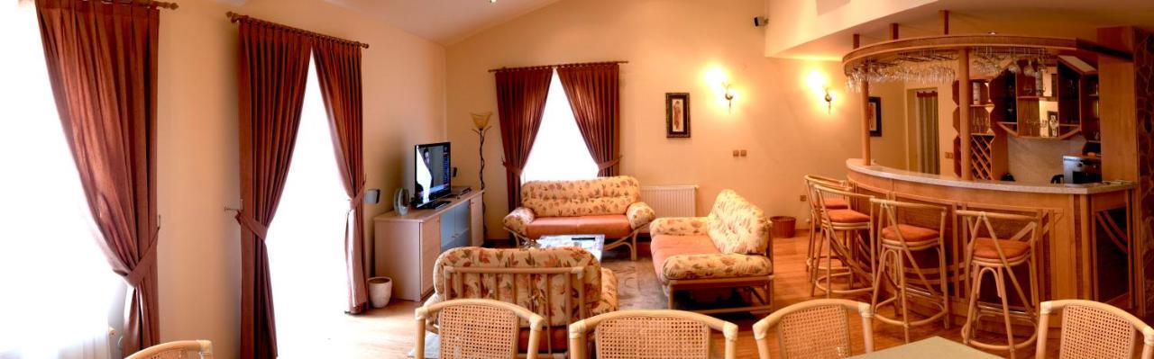 Bed and Breakfast Vila Albatros Ровинь Экстерьер фото