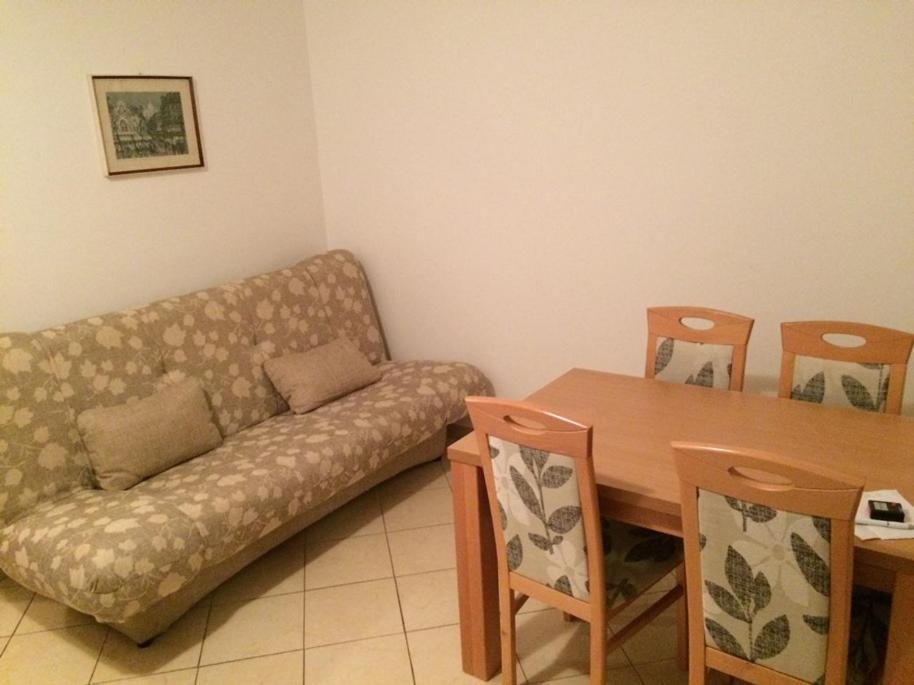 Bed and Breakfast Vila Albatros Ровинь Экстерьер фото